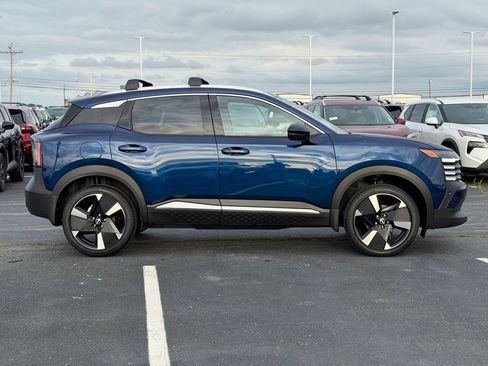 New 2026 Nissan Kicks SR w/ Cold Weather Package FWD image 3