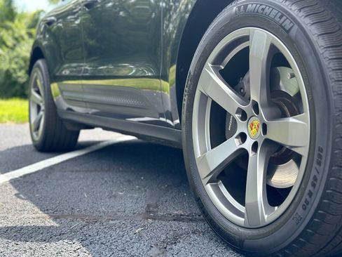 Used 2023 Porsche Macan AWD/4WD image 7