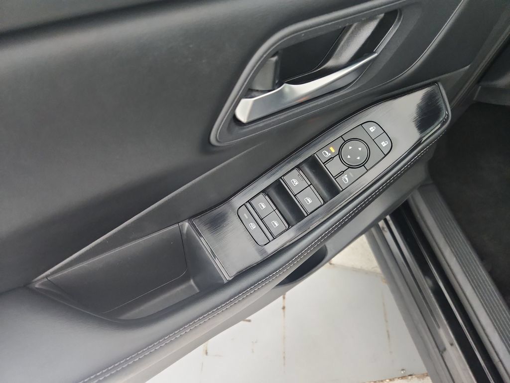 Used 2025 Nissan Rogue SV FWD image 23