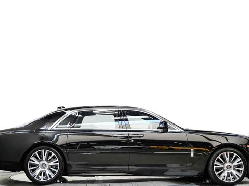 Used 2019 Rolls-Royce Ghost Extended Wheelbase RWD image 2