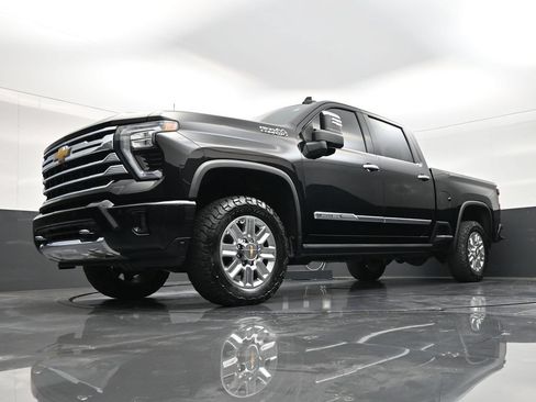 Used 2024 Chevrolet Silverado 2500 High Country w/ High Country Premium Package AWD/4WD image 17