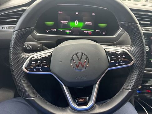 Used 2023 Volkswagen Tiguan SE R-Line image 20