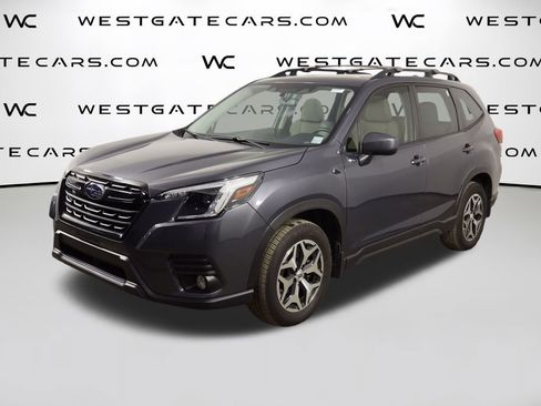 Used 2023 Subaru Forester Premium image 1