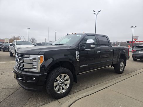 Certified 2019 Ford F350 Platinum w/ Platinum Ultimate Package image 4