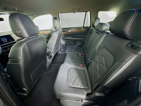 Used 2024 Volkswagen Atlas SE image 28