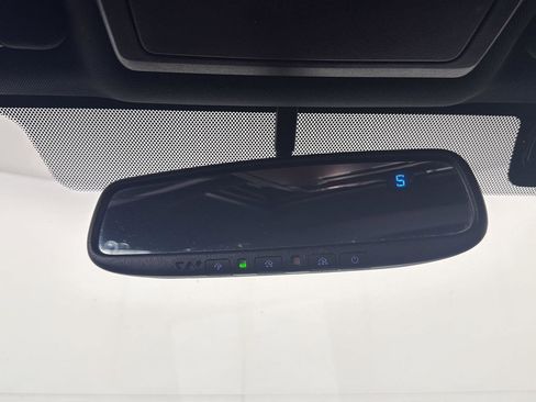 Used 2016 Toyota Tacoma Limited w/ Towing Package image 18