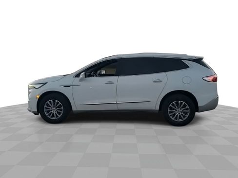 Used 2023 Buick Enclave Essence image 5