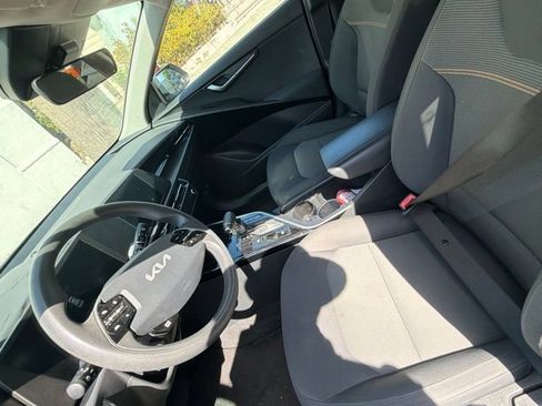 Used 2025 Kia Niro LX FWD image 5