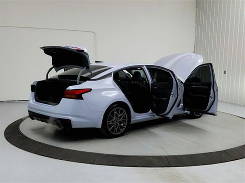 Used 2024 Nissan Altima 2.0 SR image 15