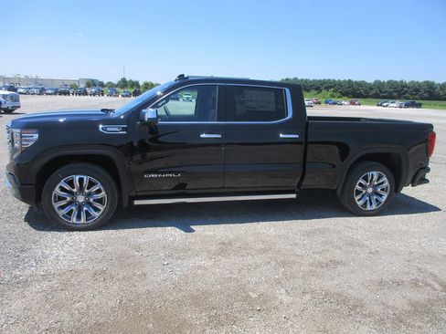 New 2026 GMC Sierra 1500 Denali w/ Denali Reserve Package AWD/4WD image 9
