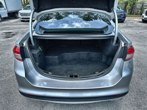 Used 2018 Ford Fusion SE FWD image 24