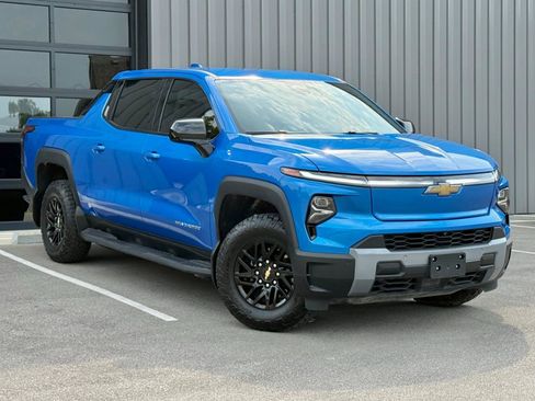 Used 2026 Chevrolet Silverado EV LT AWD/4WD image 2