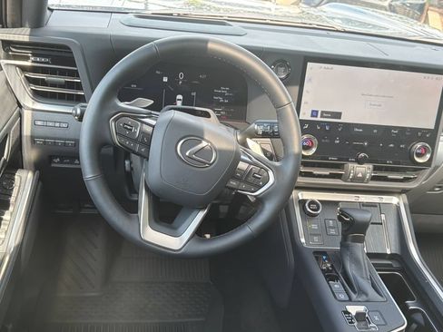 Used 2026 Lexus GX 550 w/ Accessory Package (2T) AWD/4WD image 13