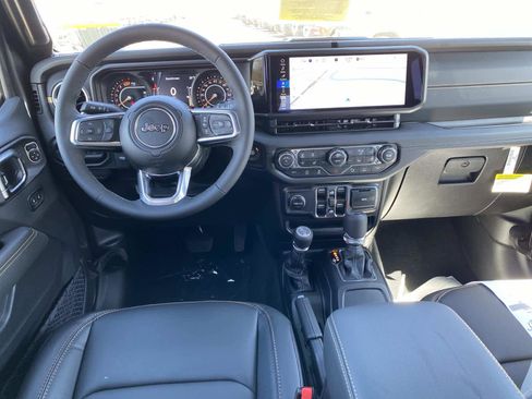 New 2026 Jeep Wrangler Unlimited Sahara AWD/4WD image 9