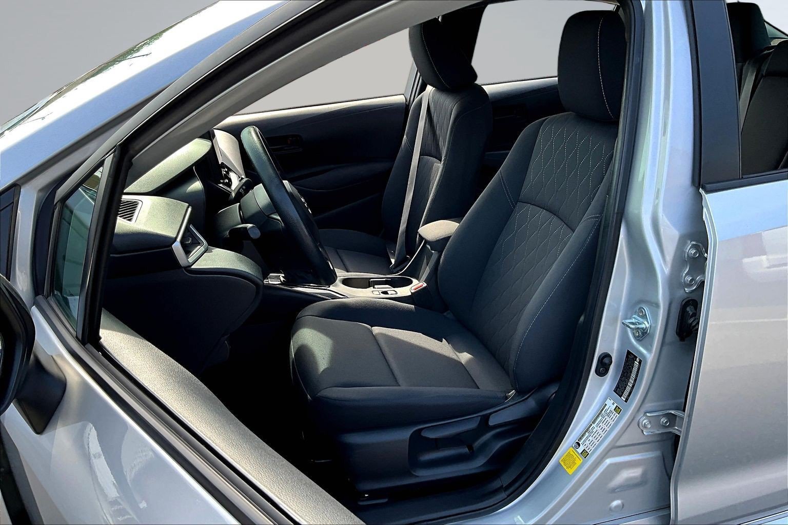 Used 2025 Toyota Corolla LE w/ Convenience Package FWD image 17