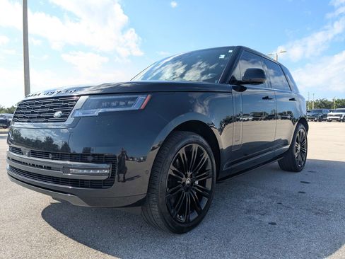 Used 2025 Land Rover Range Rover SE AWD/4WD image 9