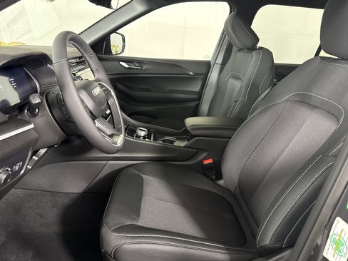 New 2025 Jeep Grand Cherokee Laredo X w/ Luxury Tech Group I image 12