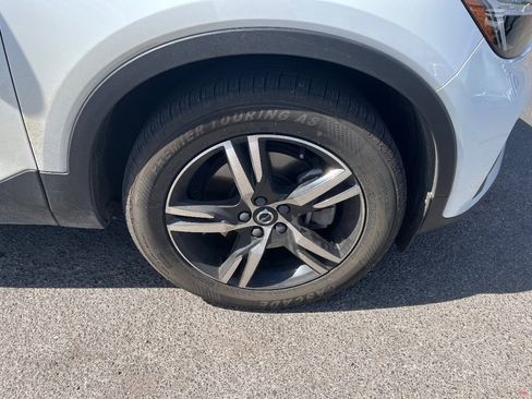 Used 2023 Volvo XC40 B5 Plus AWD/4WD image 19