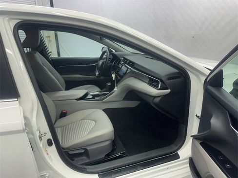 Used 2019 Toyota Camry SE image 14