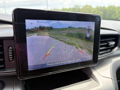 Used 2022 Ford Explorer XLT AWD/4WD image 39