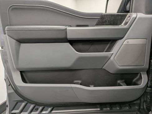 Used 2025 Ford F150 Lightning Flash image 8