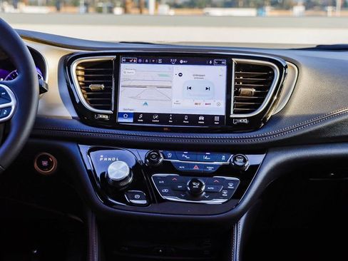 New 2026 Chrysler Pacifica Pinnacle image 14