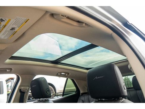 Used 2023 Buick Envision Avenir AWD/4WD image 10