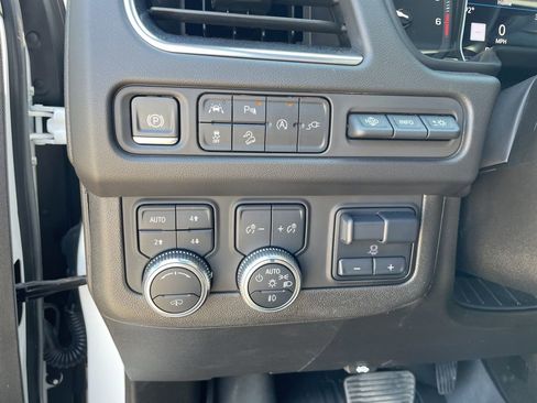 Used 2021 GMC Yukon AT4 w/ AT4 Premium Plus Package AWD/4WD image 18