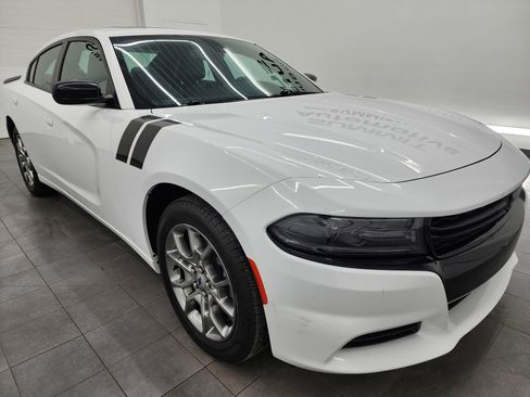 Used 2017 Dodge Charger SXT w/ AWD Plus Group image 2