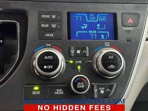 Used 2020 Toyota Sienna XLE Premium AWD/4WD image 40
