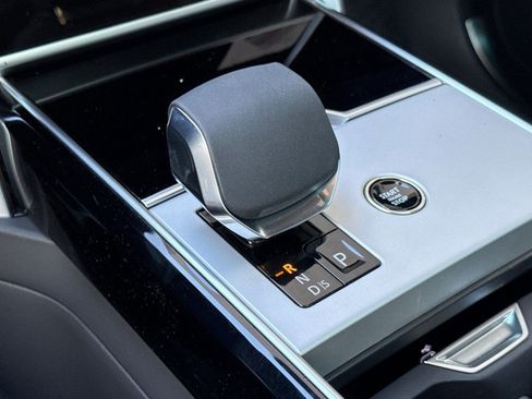 New 2026 Land Rover Range Rover Long Wheelbase SE AWD/4WD image 16