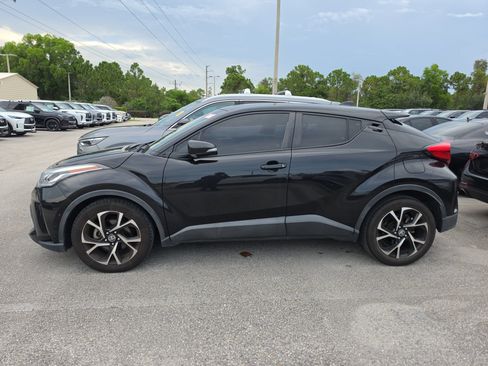 Used 2021 Toyota C-HR XLE FWD image 4
