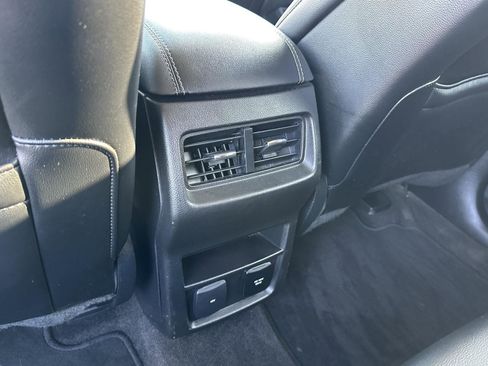 Used 2020 Ford Edge Titanium w/ Class II Trailer Tow Package AWD/4WD image 15