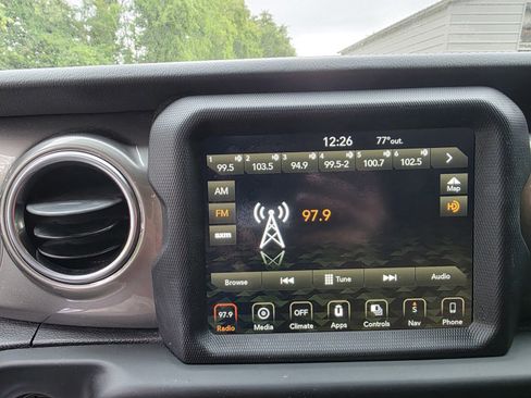 Used 2019 Jeep Wrangler Unlimited Sahara w/ Uconnect 4C Nav & Sound Group AWD/4WD image 5