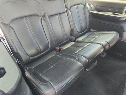 Used 2024 Jeep Wagoneer L Series II w/ Flexible Seating Group AWD/4WD image 12