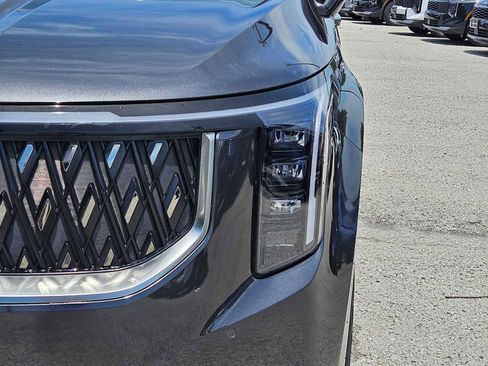 Used 2025 Kia Carnival FWD image 10