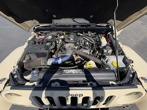 Used 2011 Jeep Wrangler Unlimited Sahara w/ Connectivity Group AWD/4WD image 31