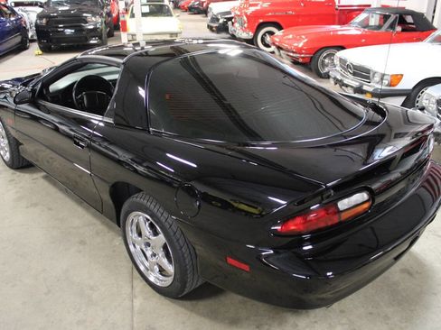 Used 2000 Chevrolet Camaro Z28 w/ SS Performance/Appearance Pkg image 18