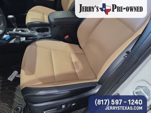 Used 2018 Toyota RAV4 Limited image 7