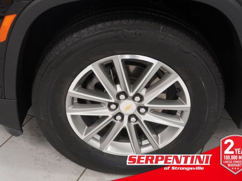 Used 2023 Chevrolet Traverse LT image 15