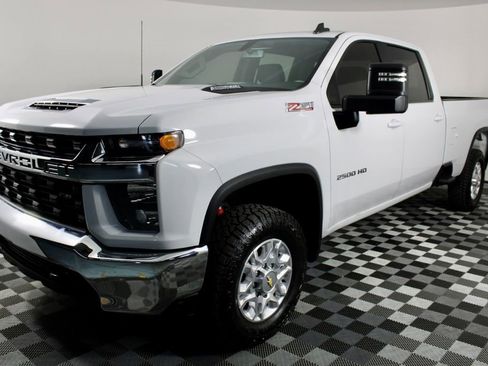 Used 2023 Chevrolet Silverado 2500 LT image 4