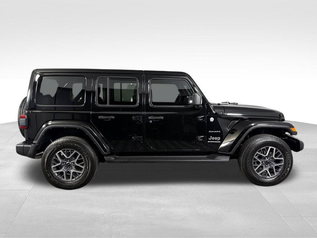 Used 2024 Jeep Wrangler Unlimited Sahara w/ Technology Group AWD/4WD image 7