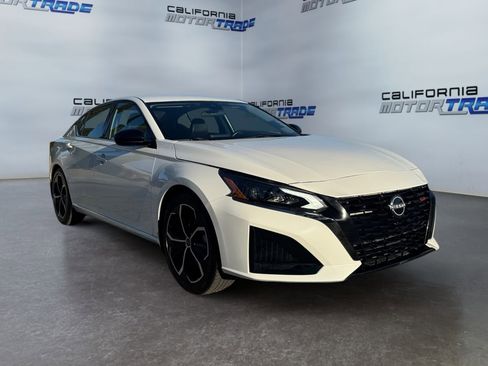 Used 2023 Nissan Altima 2.5 SR image 3