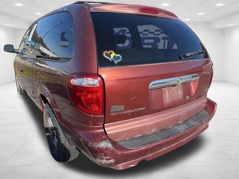 Used 2007 Chrysler Town & Country Touring image 6