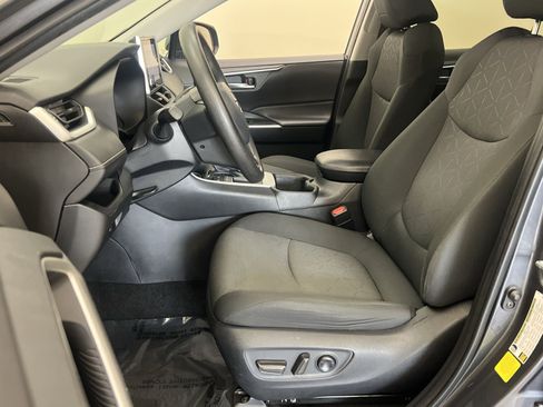 Used 2024 Toyota RAV4 XLE FWD image 12