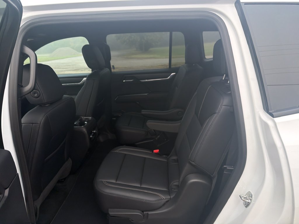 Used 2026 GMC Acadia Elevation w/ Elevation Premium Package FWD image 14