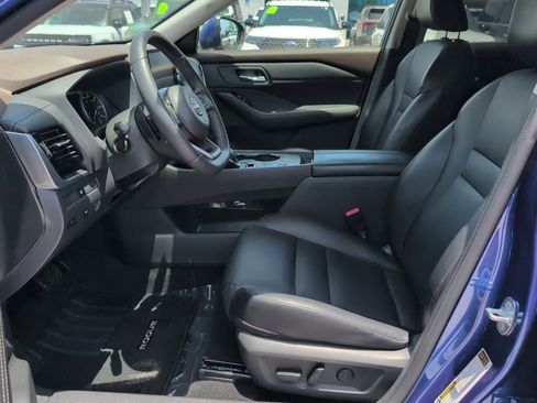 Used 2023 Nissan Rogue SV w/ SV Premium Package FWD image 8