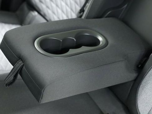 Used 2025 Volkswagen Tiguan S image 33