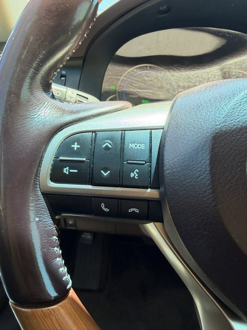 Used 2016 Lexus ES 300h w/ Luxury Package w/Wood Trim FWD image 24