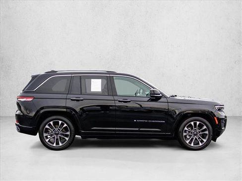 Used 2023 Jeep Grand Cherokee Overland w/ Luxury Tech Group IV image 4